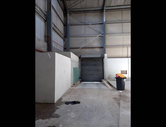 2,117M² WAREHOUSE TO LET IN GARDENS